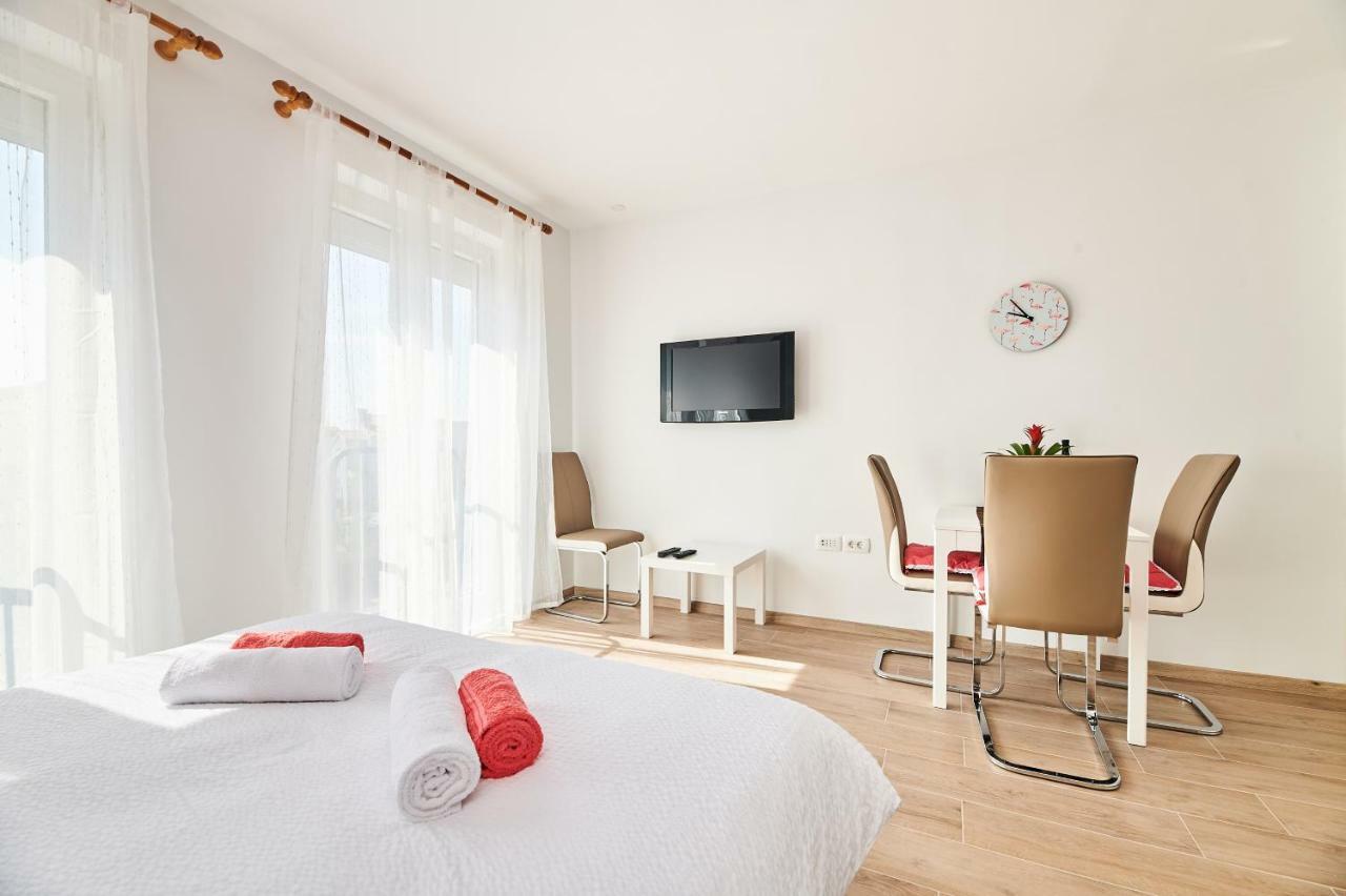 Studio Apartman Lena Umag Exterior photo